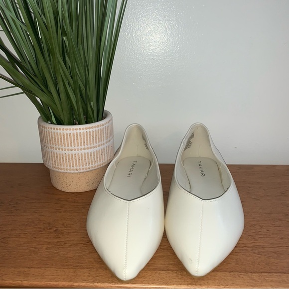 Tahari Women's Cream Loafers NWOT!! - Picture 1 of 6